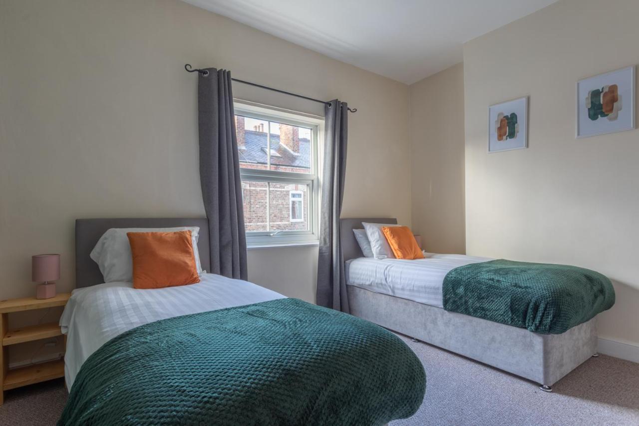 Milton Stays - Cosy 2 Bed House, 15 Min Walk To York City Center, For Up To 6 - With Period Features, Fireplace, Superfast Wi-Fi, Private Garden, Free On Street Parking Bagian luar foto