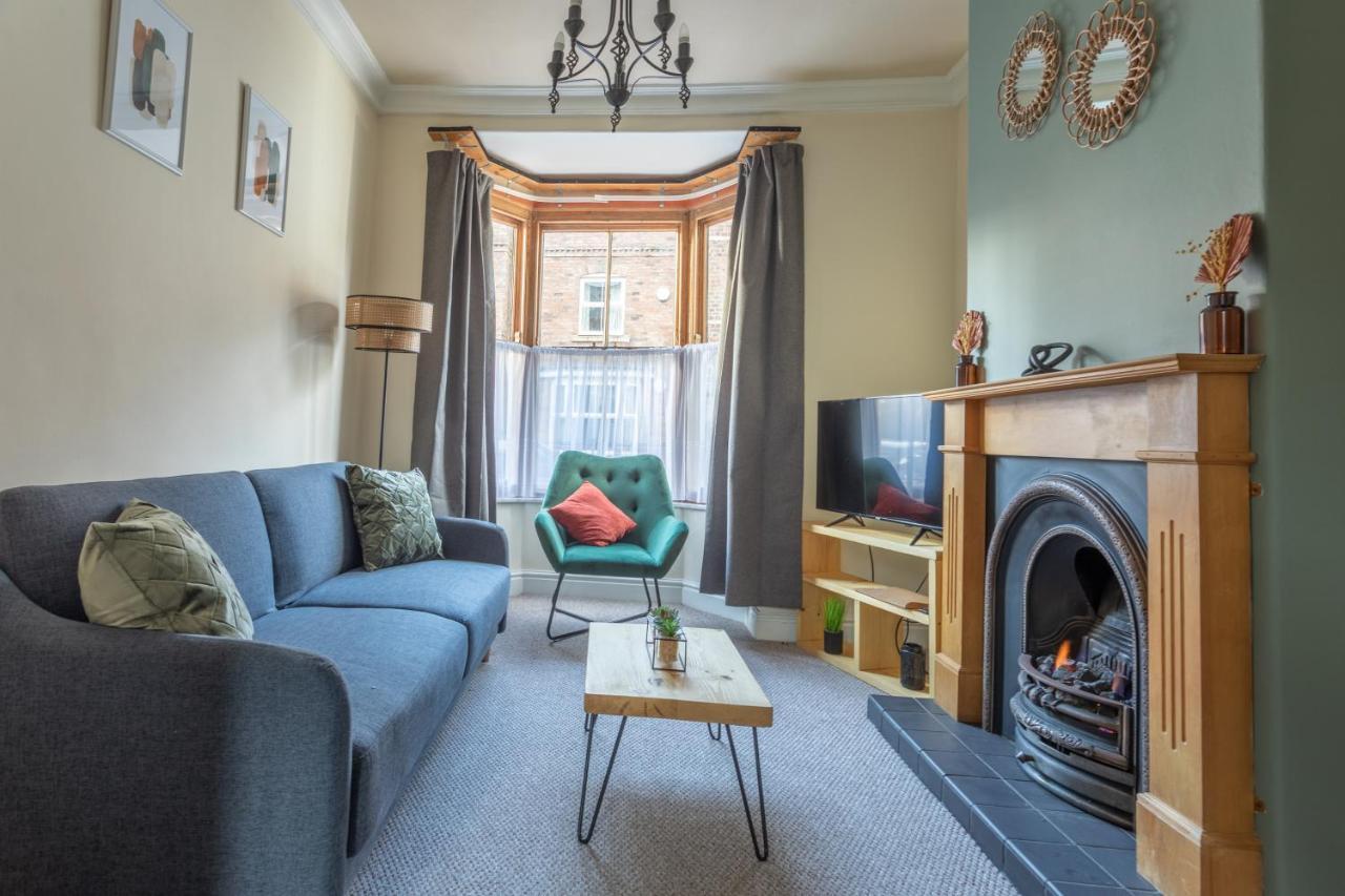 Milton Stays - Cosy 2 Bed House, 15 Min Walk To York City Center, For Up To 6 - With Period Features, Fireplace, Superfast Wi-Fi, Private Garden, Free On Street Parking Bagian luar foto