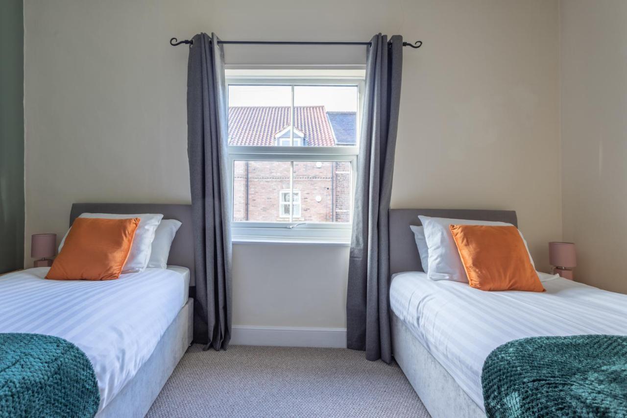 Milton Stays - Cosy 2 Bed House, 15 Min Walk To York City Center, For Up To 6 - With Period Features, Fireplace, Superfast Wi-Fi, Private Garden, Free On Street Parking Bagian luar foto