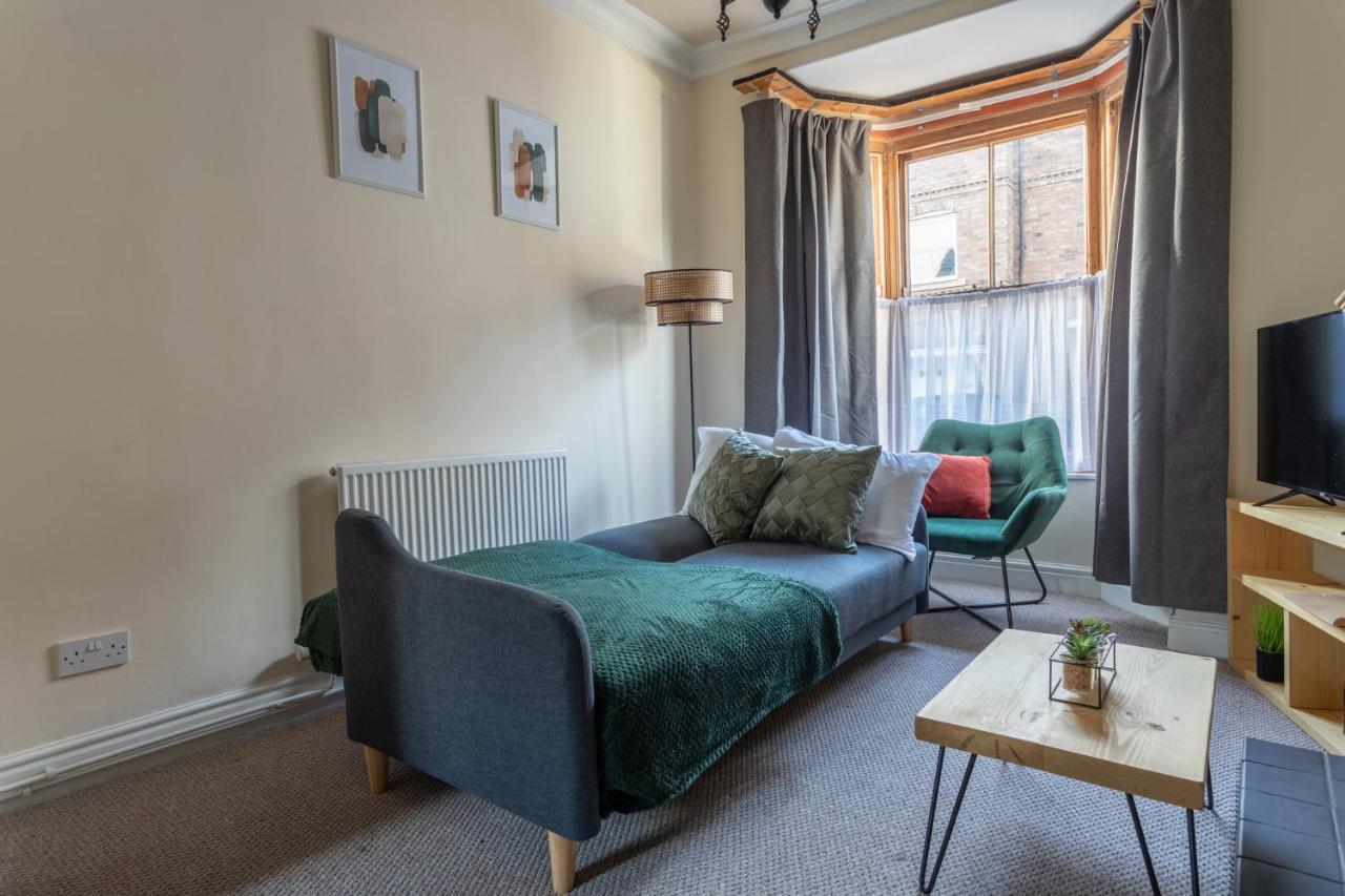Milton Stays - Cosy 2 Bed House, 15 Min Walk To York City Center, For Up To 6 - With Period Features, Fireplace, Superfast Wi-Fi, Private Garden, Free On Street Parking Bagian luar foto