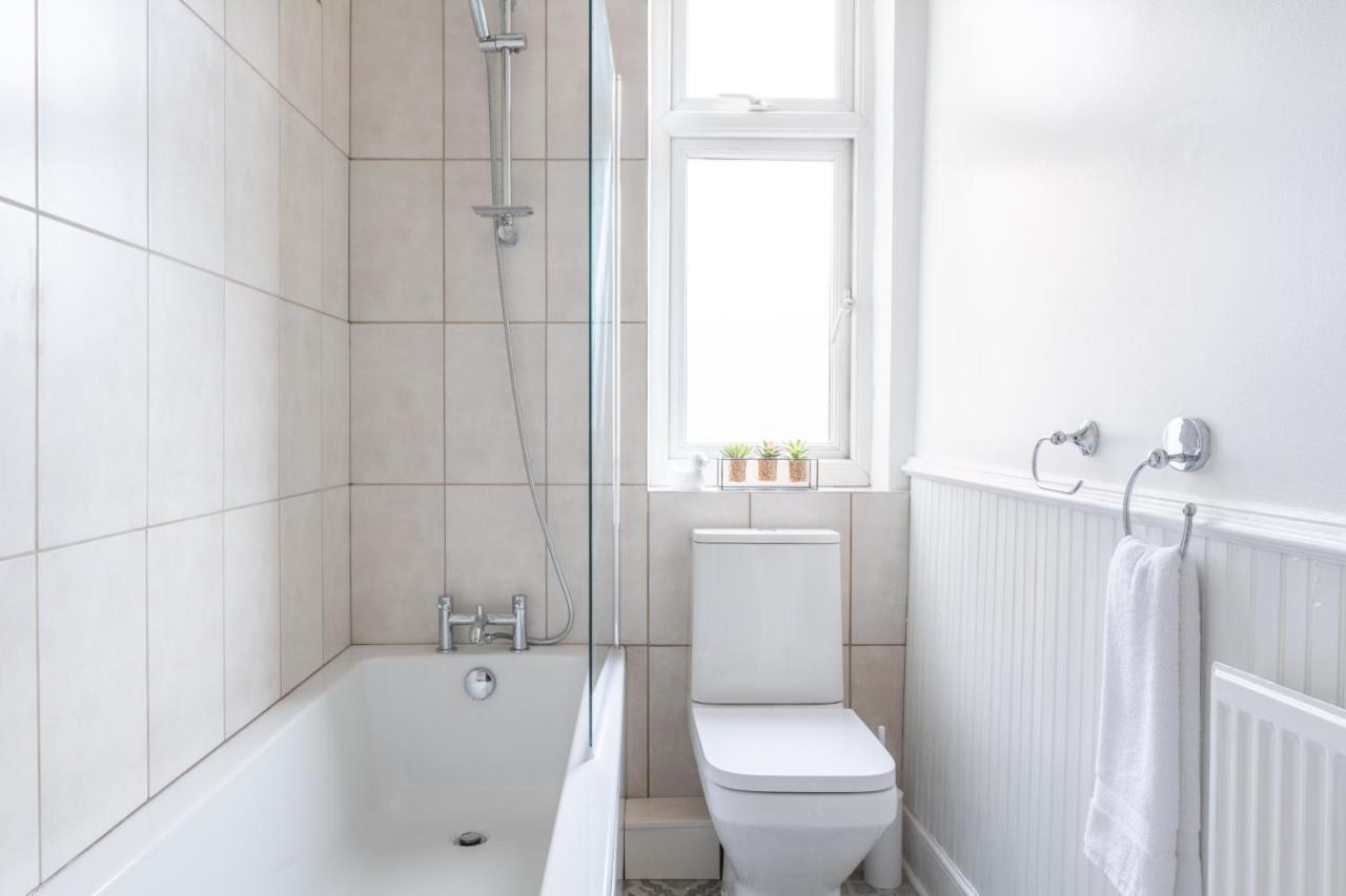Milton Stays - Cosy 2 Bed House, 15 Min Walk To York City Center, For Up To 6 - With Period Features, Fireplace, Superfast Wi-Fi, Private Garden, Free On Street Parking Bagian luar foto