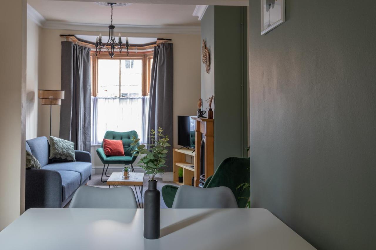 Milton Stays - Cosy 2 Bed House, 15 Min Walk To York City Center, For Up To 6 - With Period Features, Fireplace, Superfast Wi-Fi, Private Garden, Free On Street Parking Bagian luar foto