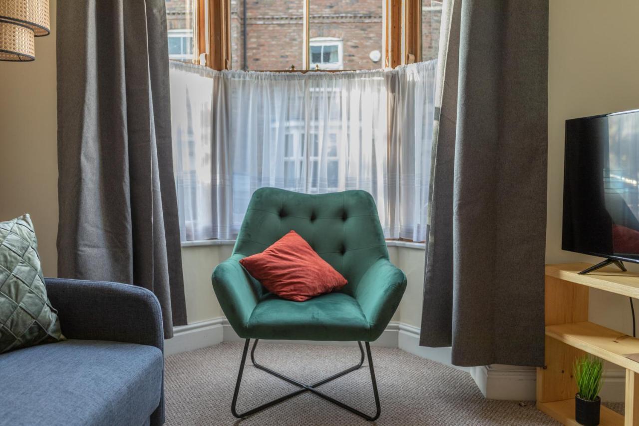 Milton Stays - Cosy 2 Bed House, 15 Min Walk To York City Center, For Up To 6 - With Period Features, Fireplace, Superfast Wi-Fi, Private Garden, Free On Street Parking Bagian luar foto