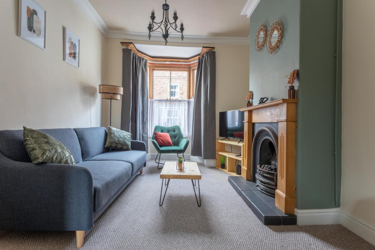 Milton Stays - Cosy 2 Bed House, 15 Min Walk To York City Center, For Up To 6 - With Period Features, Fireplace, Superfast Wi-Fi, Private Garden, Free On Street Parking Bagian luar foto
