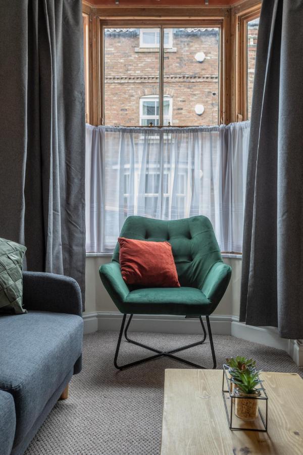 Milton Stays - Cosy 2 Bed House, 15 Min Walk To York City Center, For Up To 6 - With Period Features, Fireplace, Superfast Wi-Fi, Private Garden, Free On Street Parking Bagian luar foto